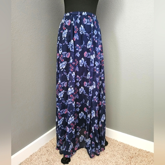 NWT Hollister Floral Maxi Skirt - xs (can fit larger) - Picture 1 of 9